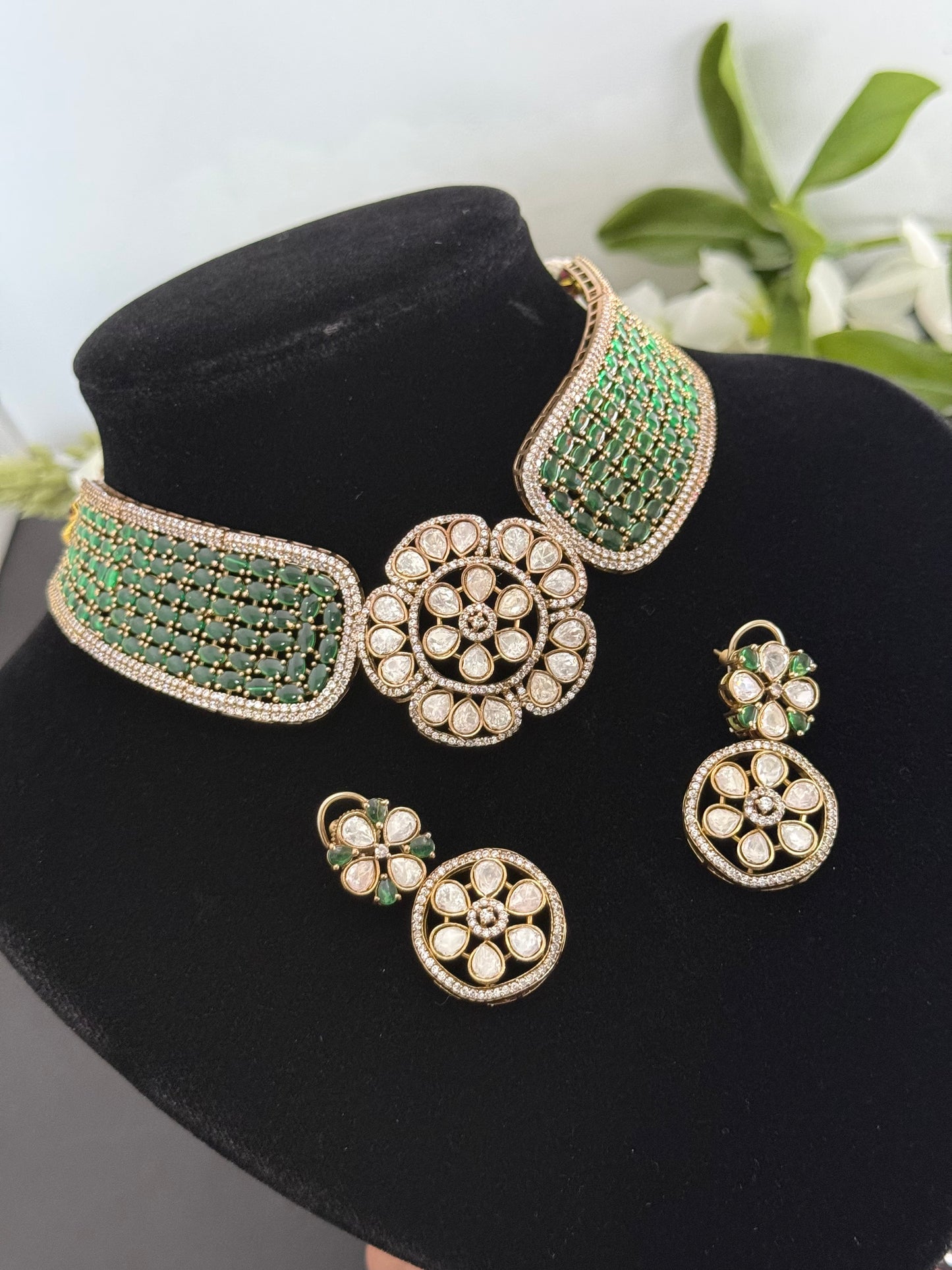 Premium choker set