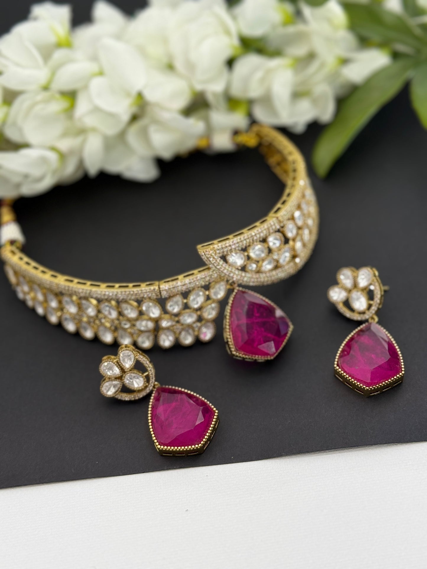 Premium choker set