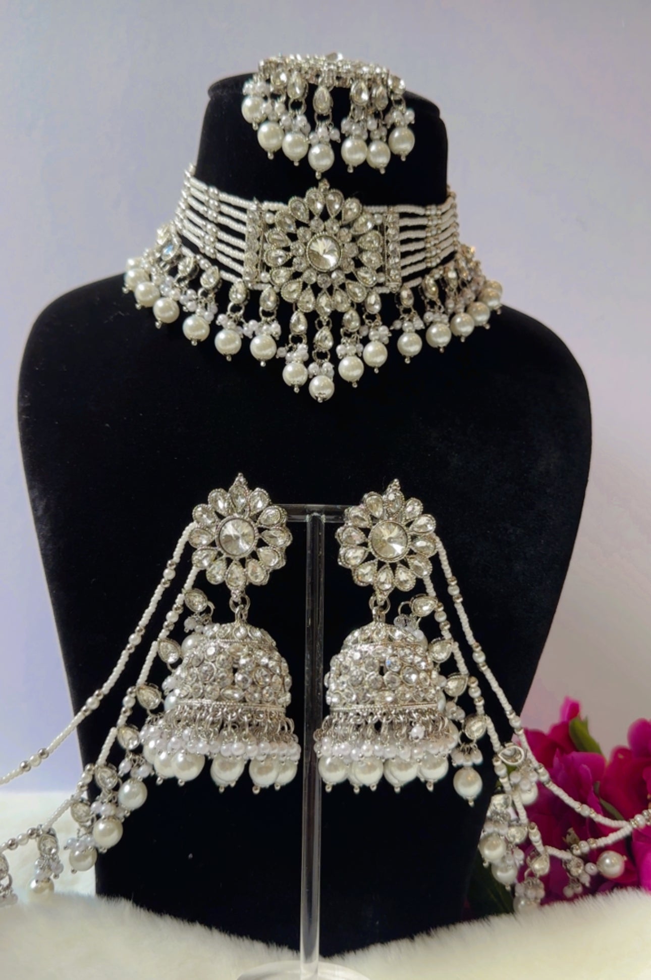 Choker set with passa