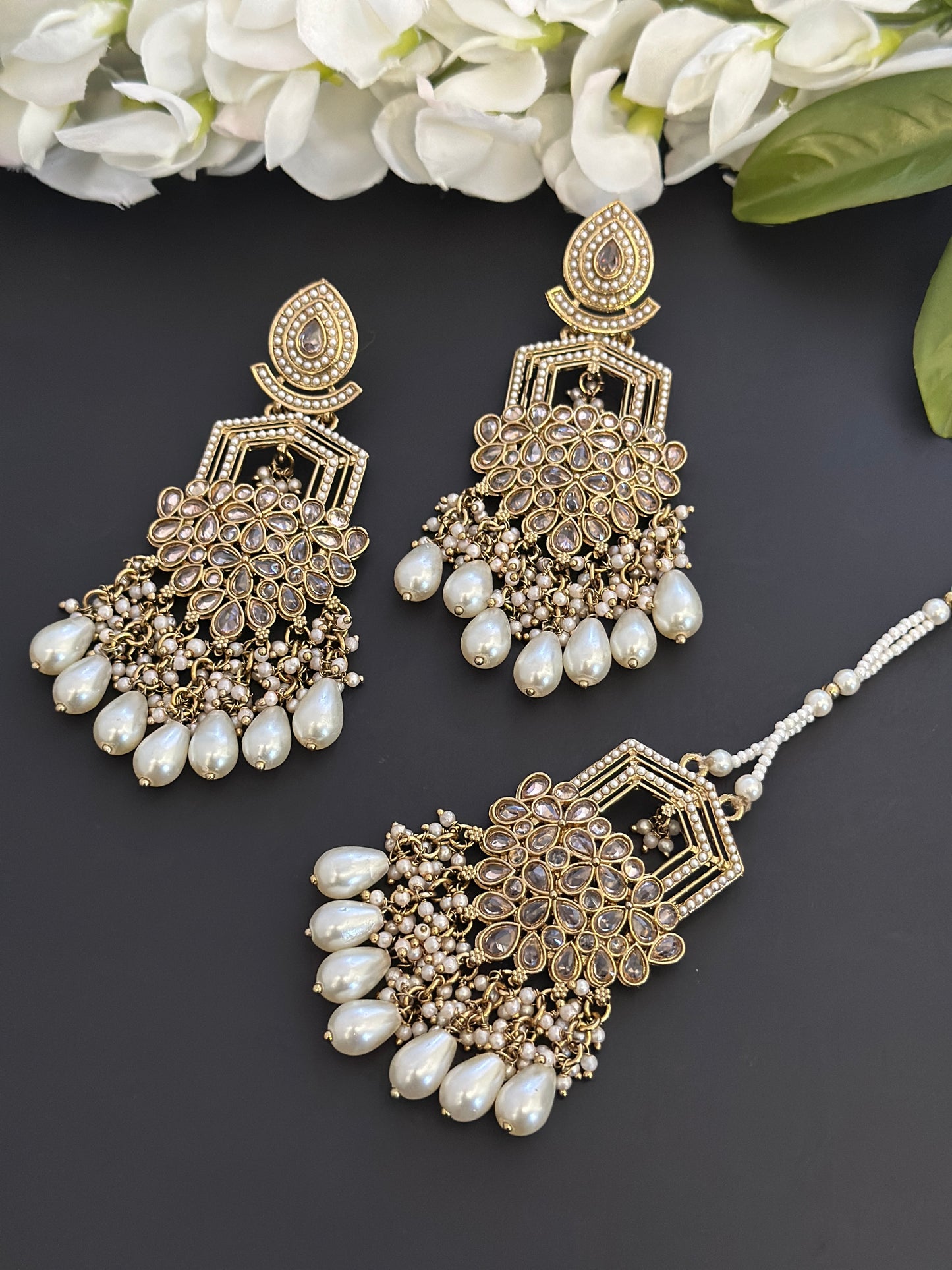 Tikka set golden white