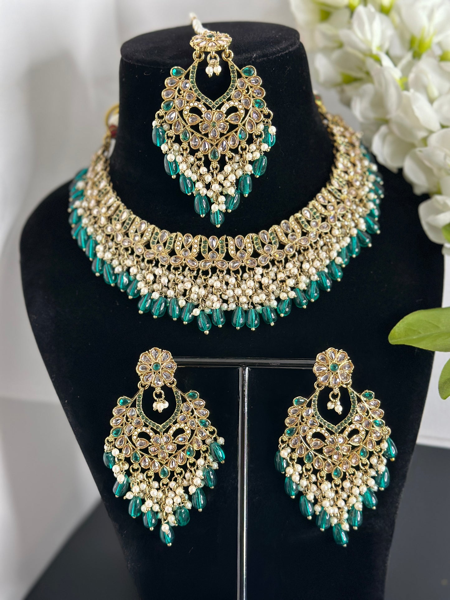 Saanvi necklace set
