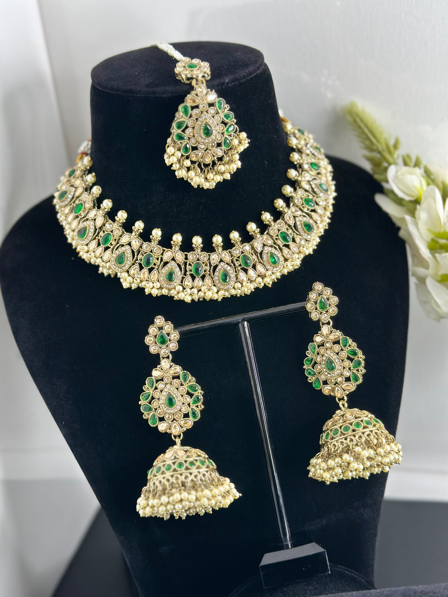 Shreya necklace set