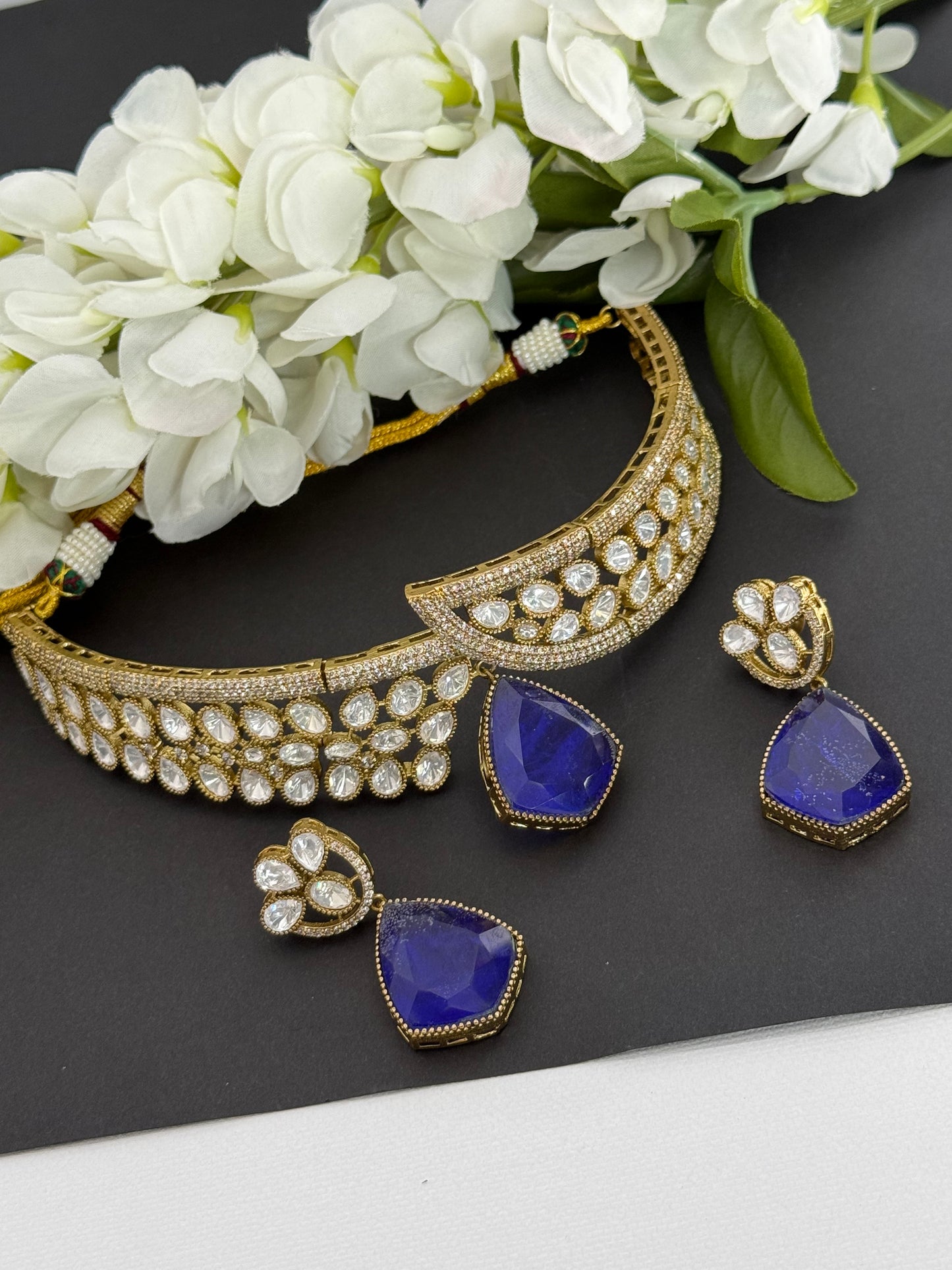 Premium choker set