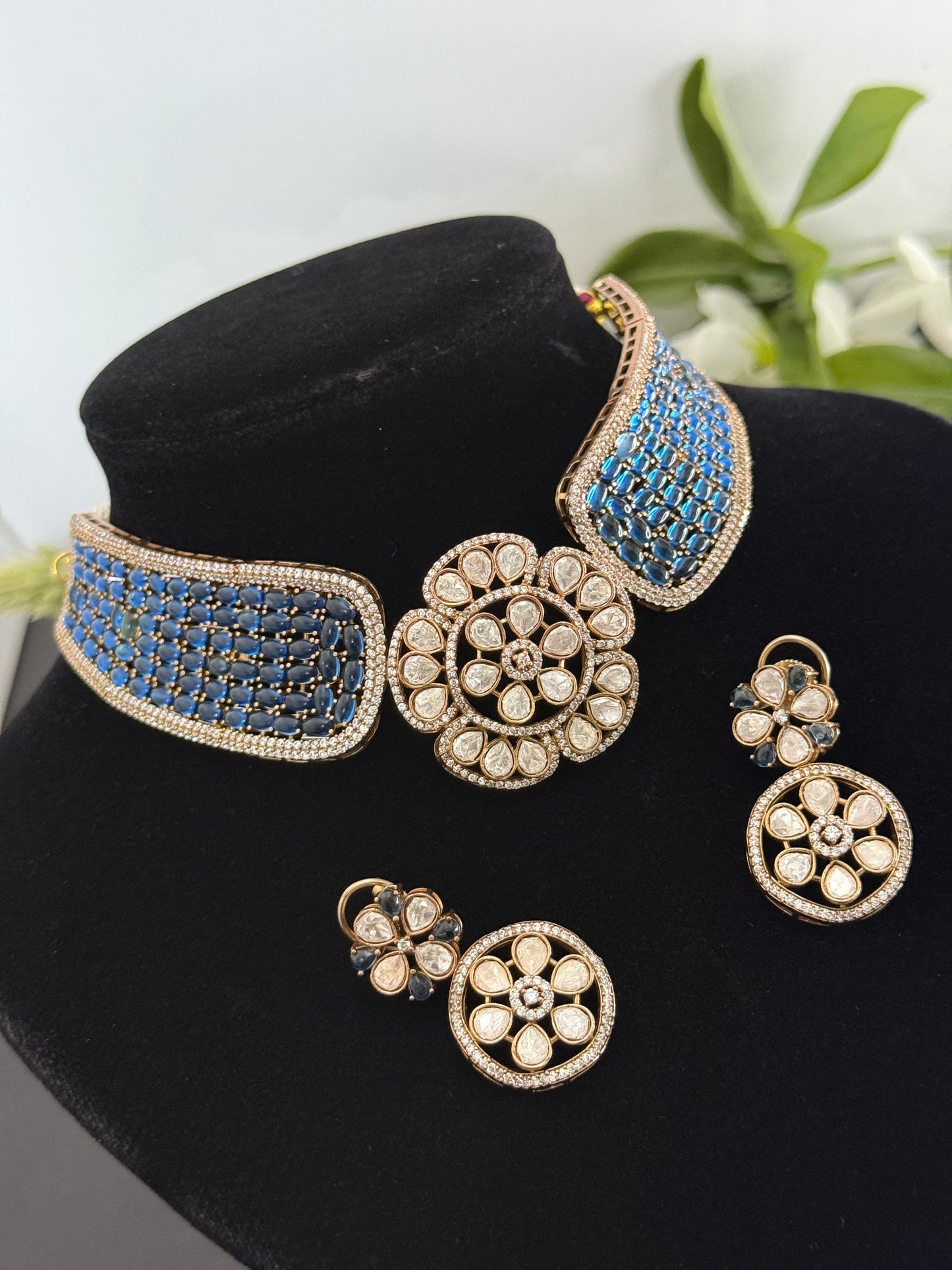 Premium choker set