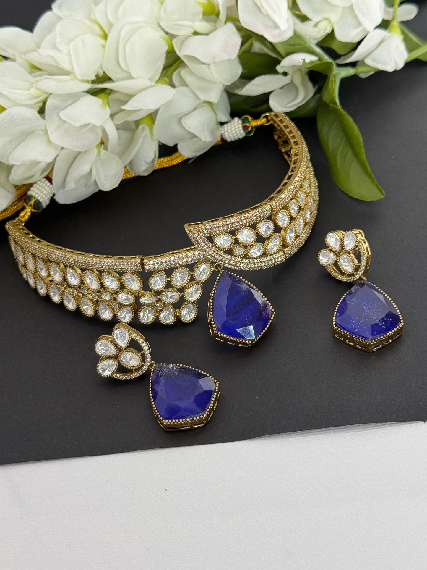 Premium choker set