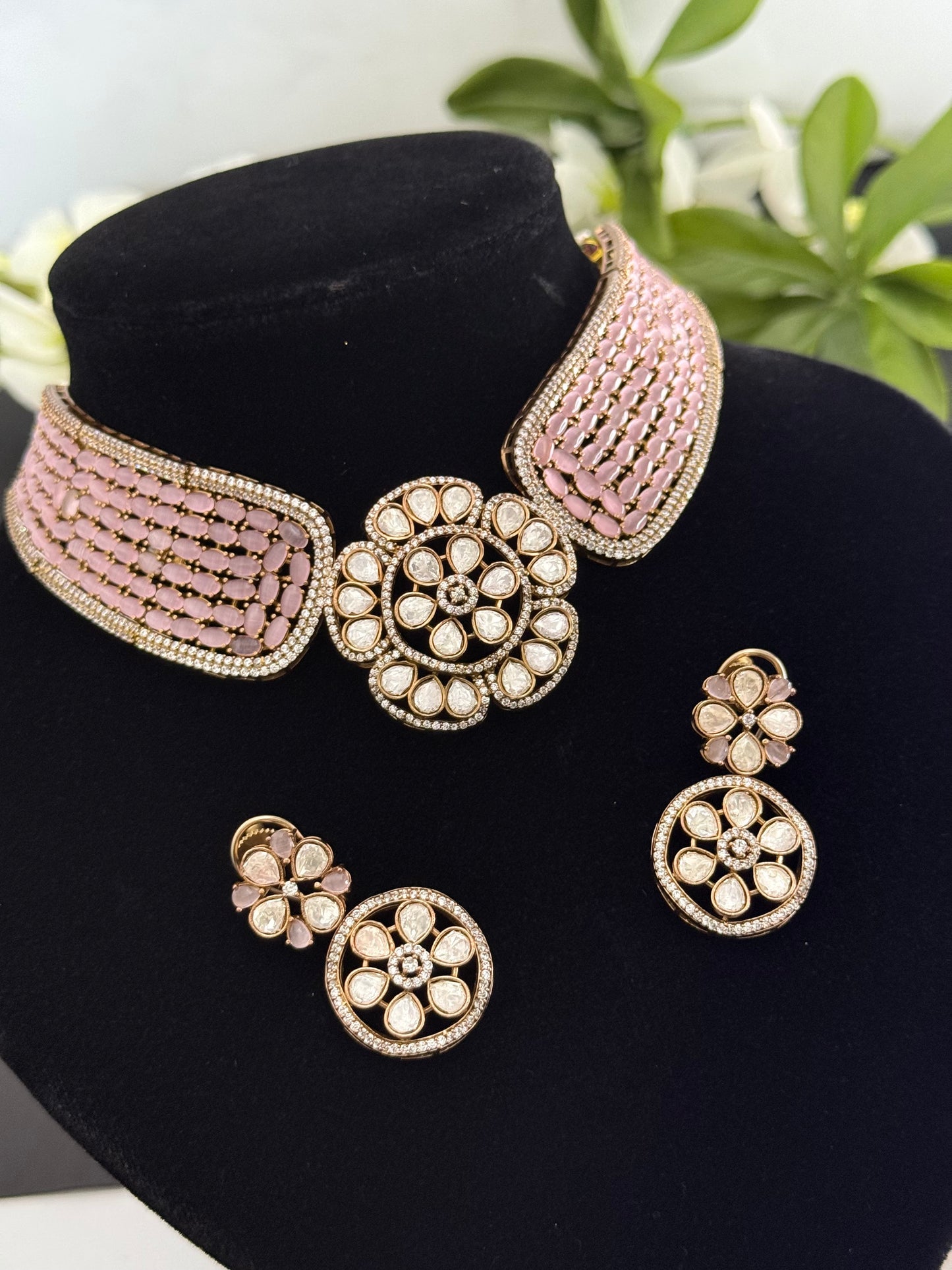 Premium choker set