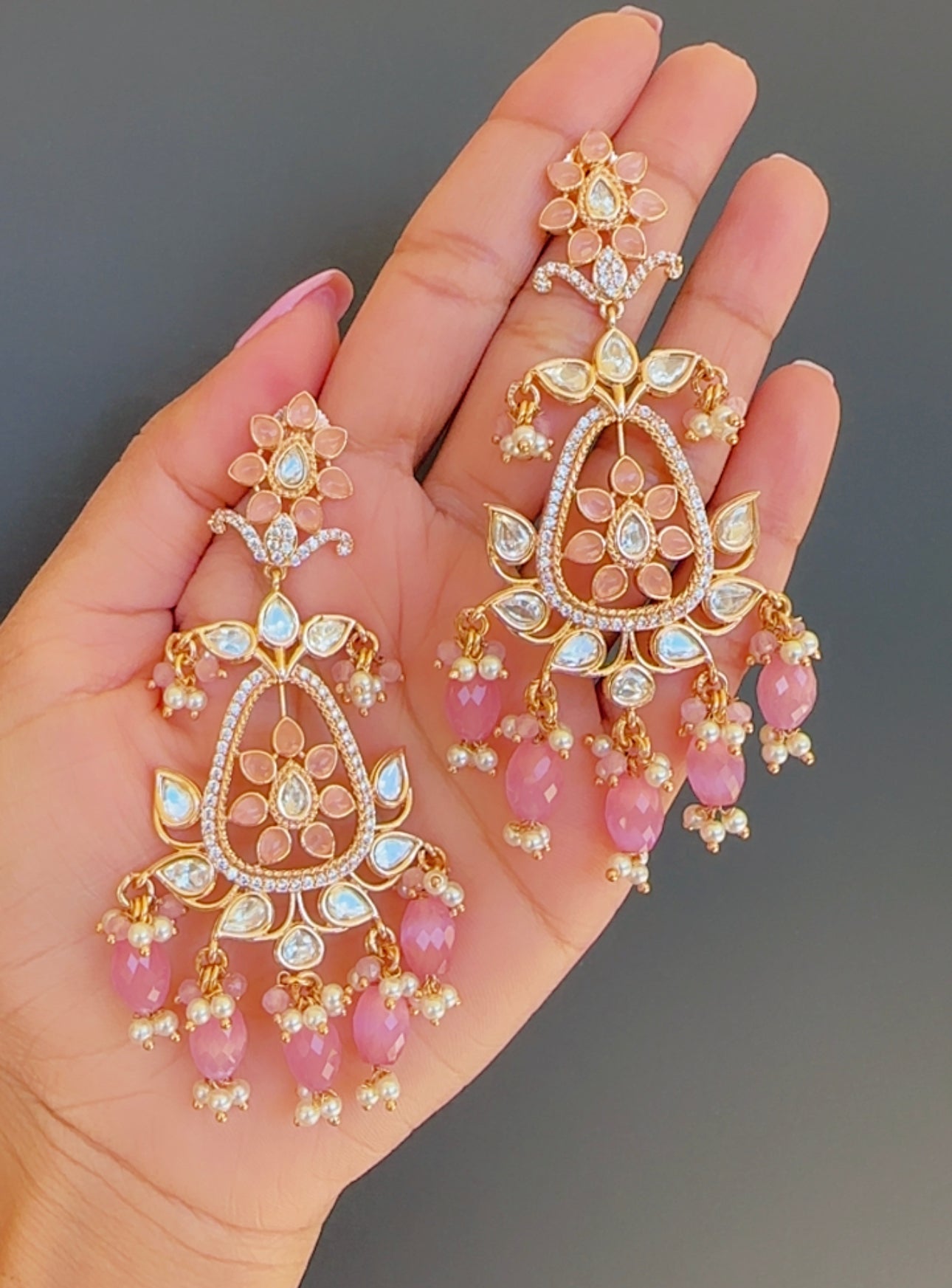 Premium earrings in pink