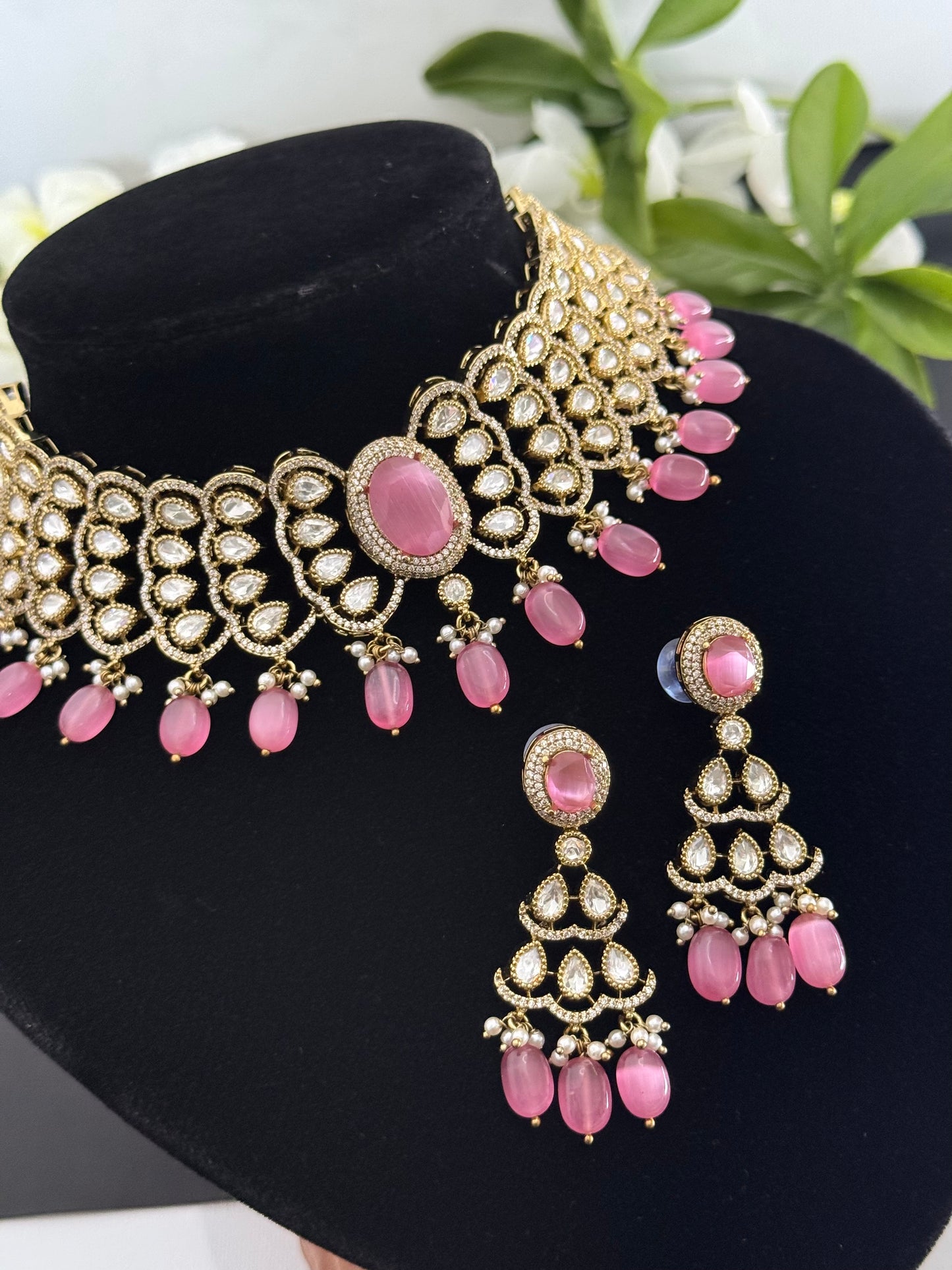 Premium choker set