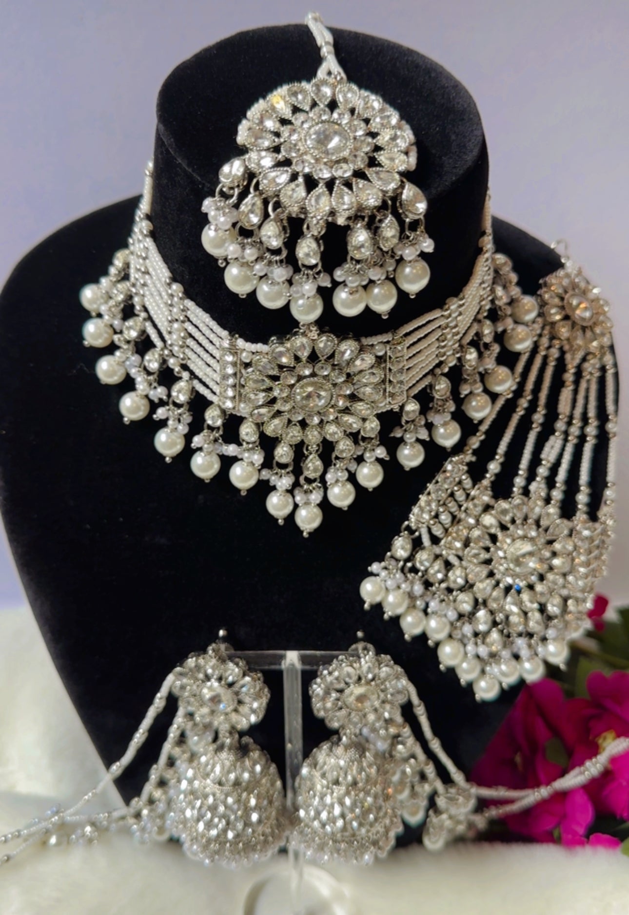 Choker set with passa