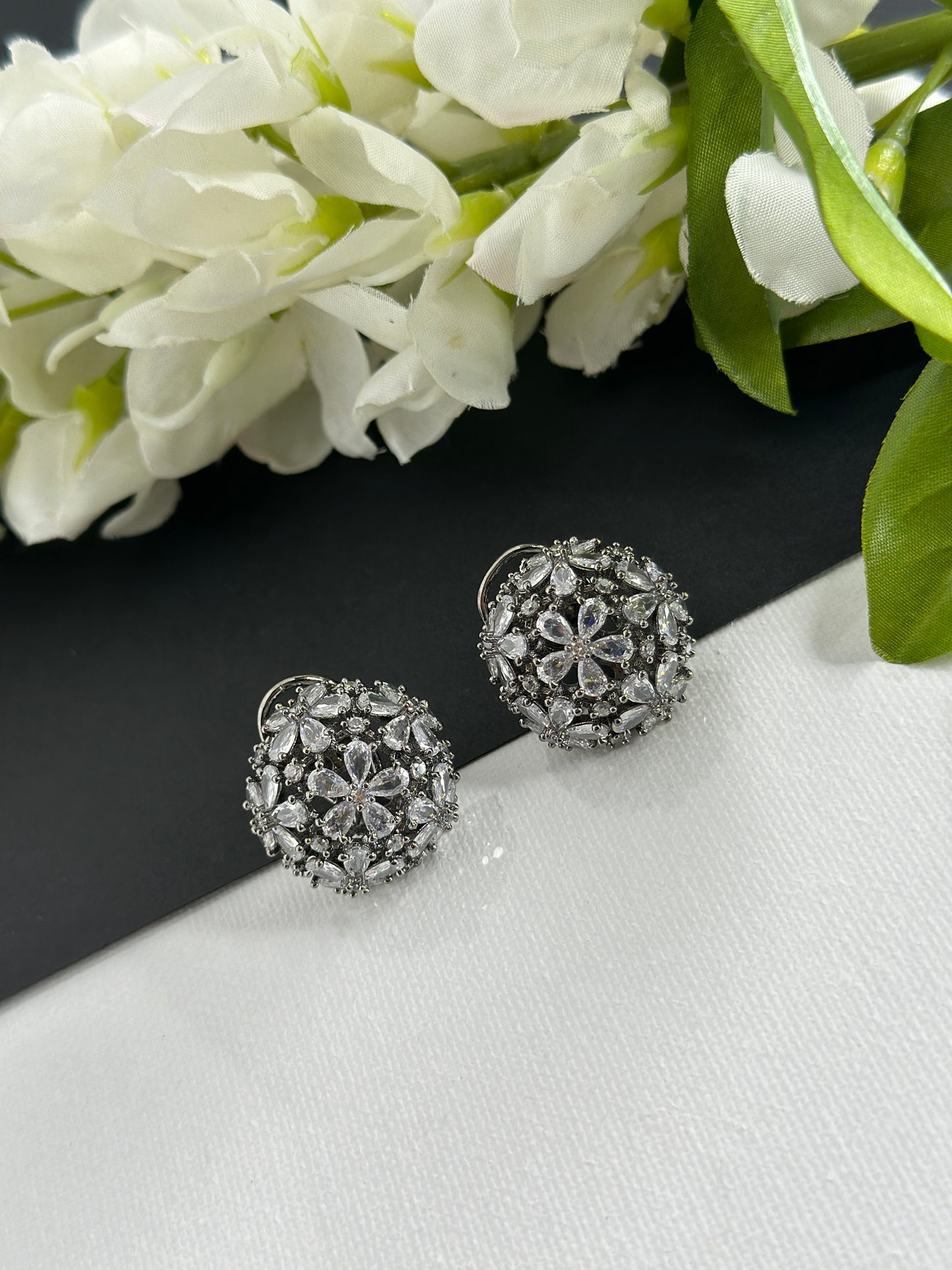 Saanvi studs