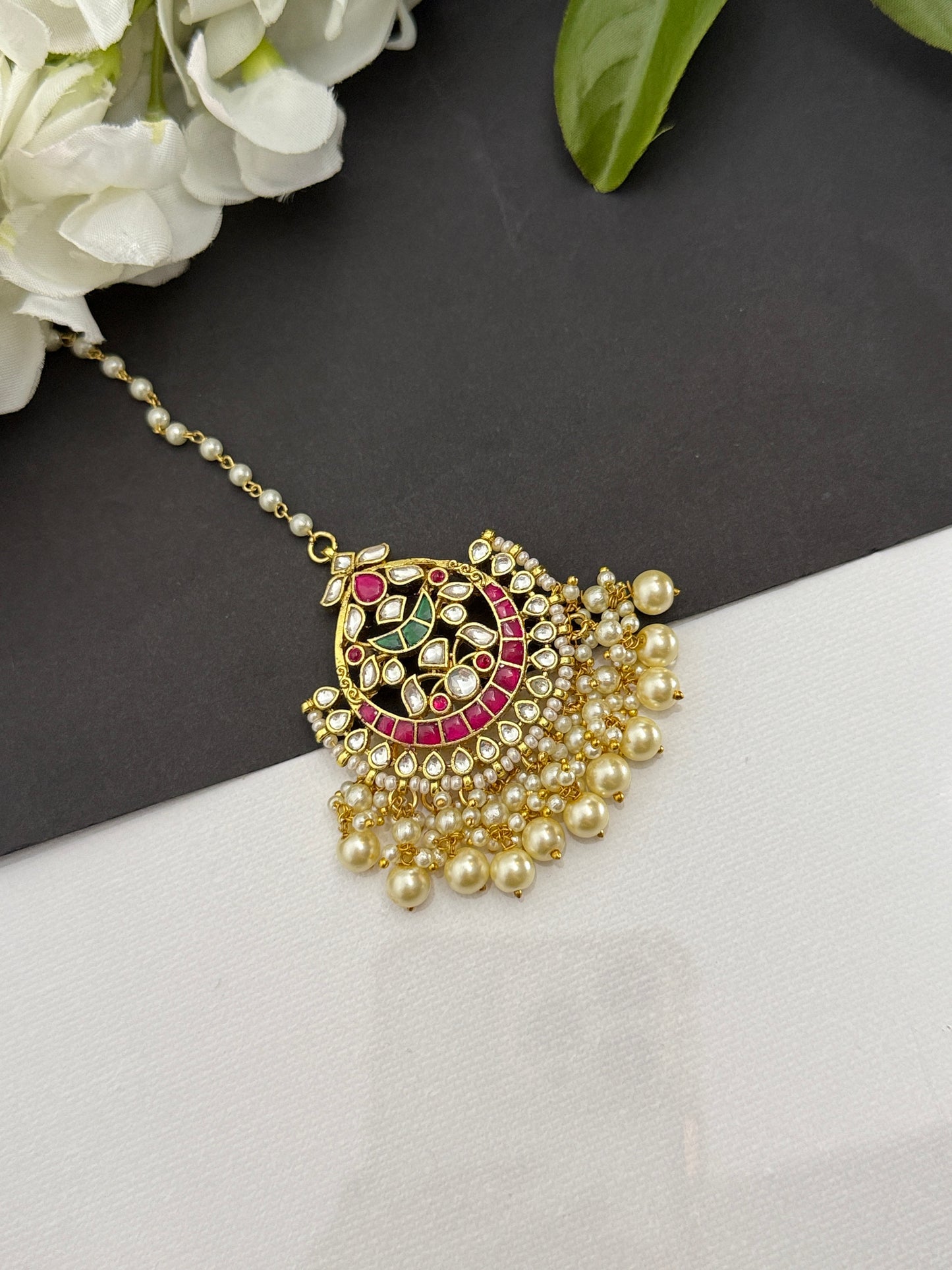 Tikka in Pachi kundan