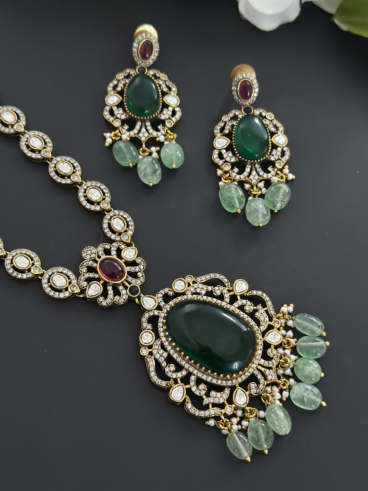 Premium necklace set