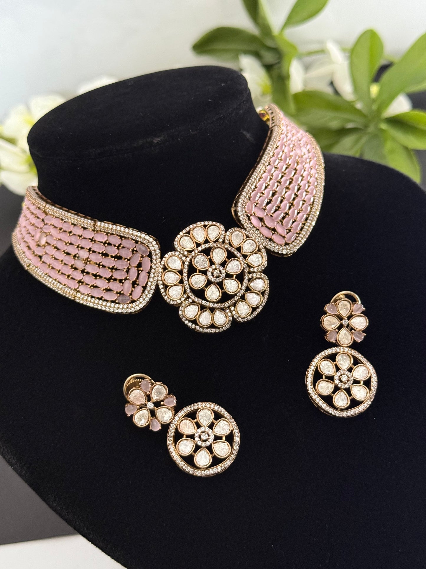 Premium choker set