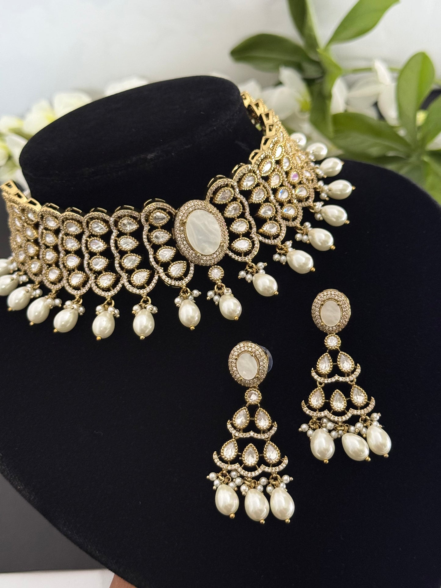 Premium choker set