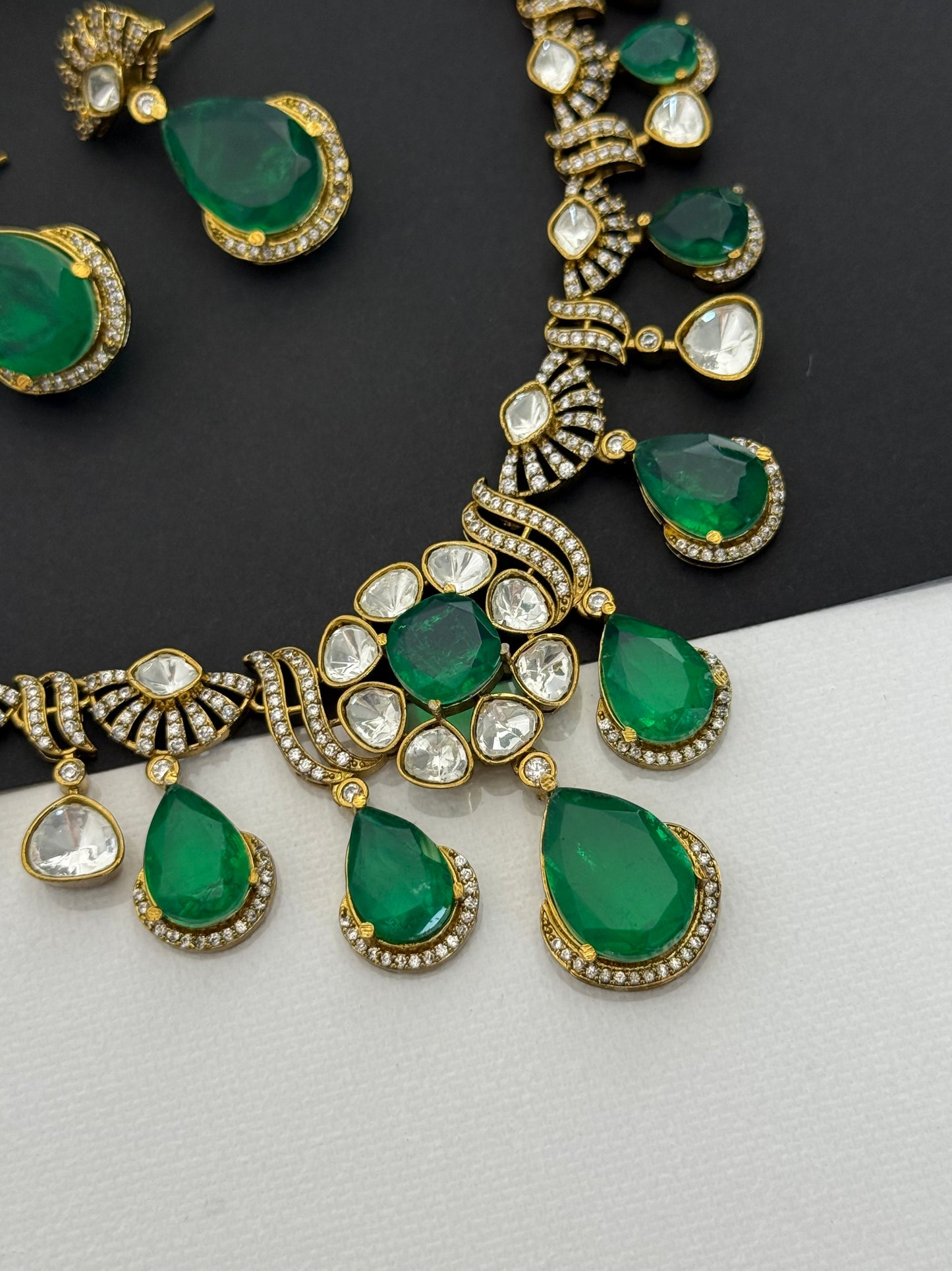 Premium necklace set