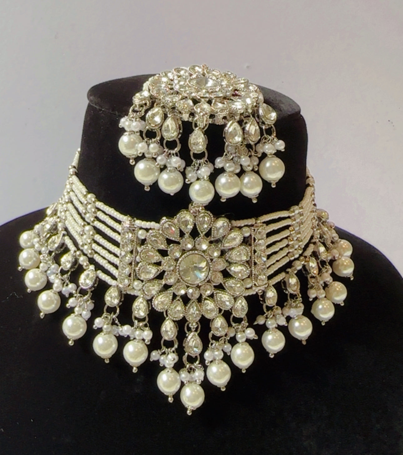 Choker set with passa