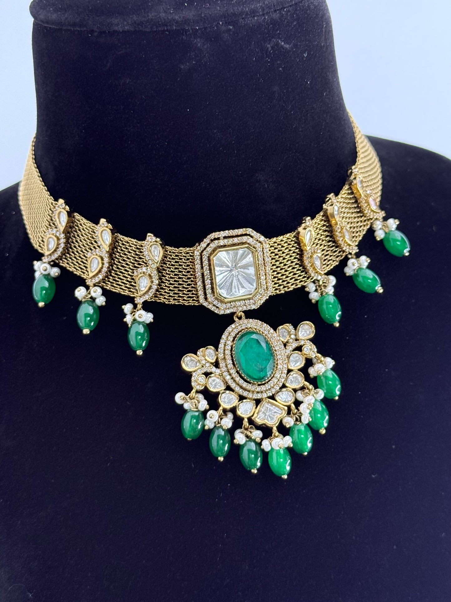 Premium choker set