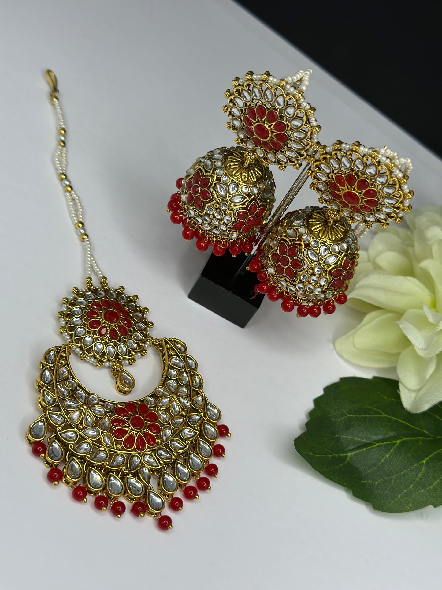 Jhumki tikka in red
