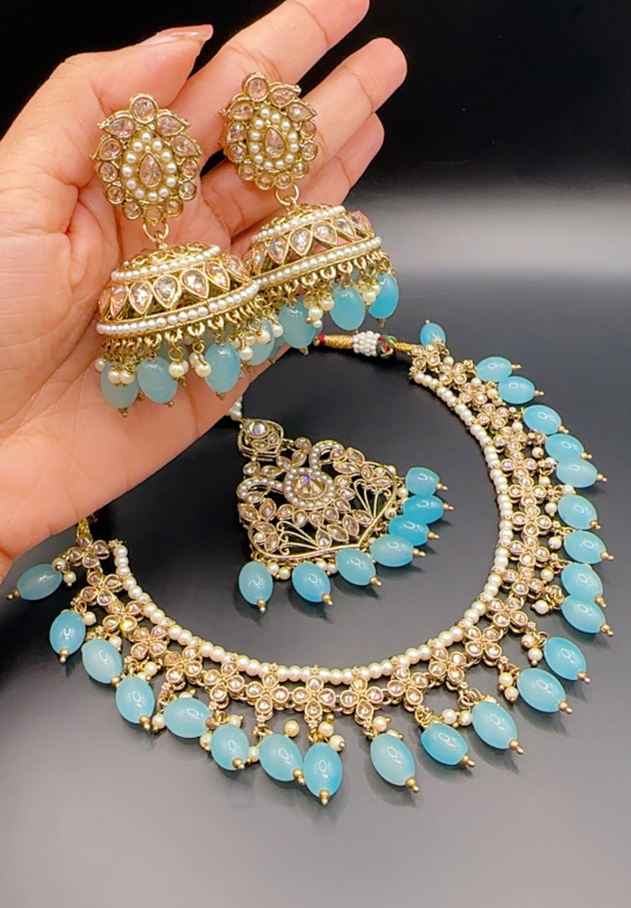 Blue necklace set