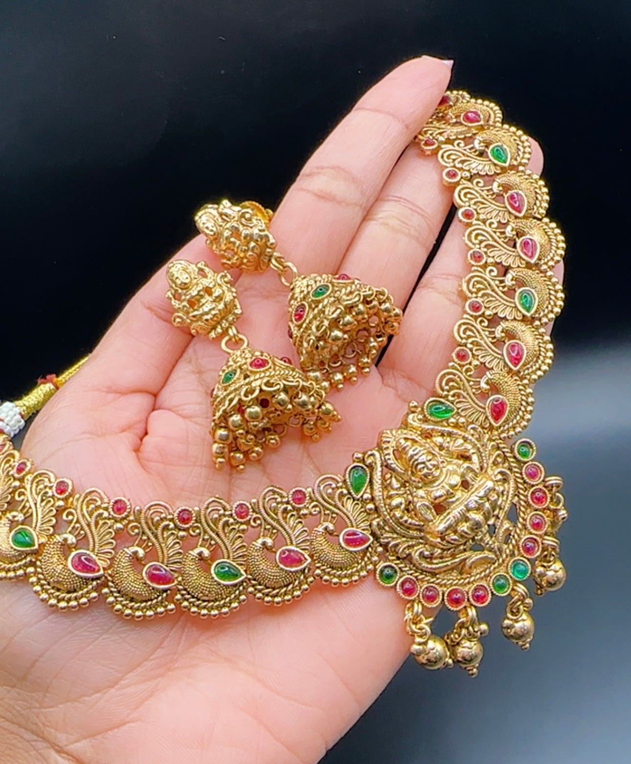 Necklace in matte finish