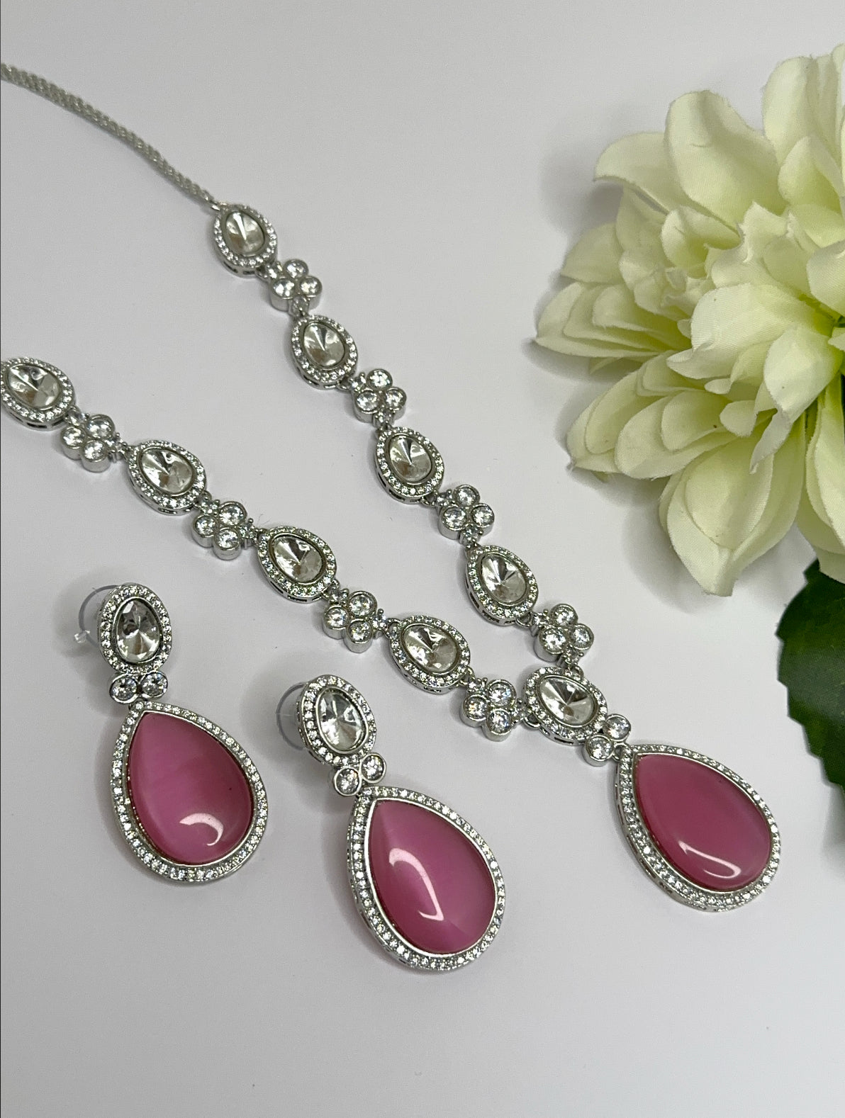 Uncut necklace with earrings