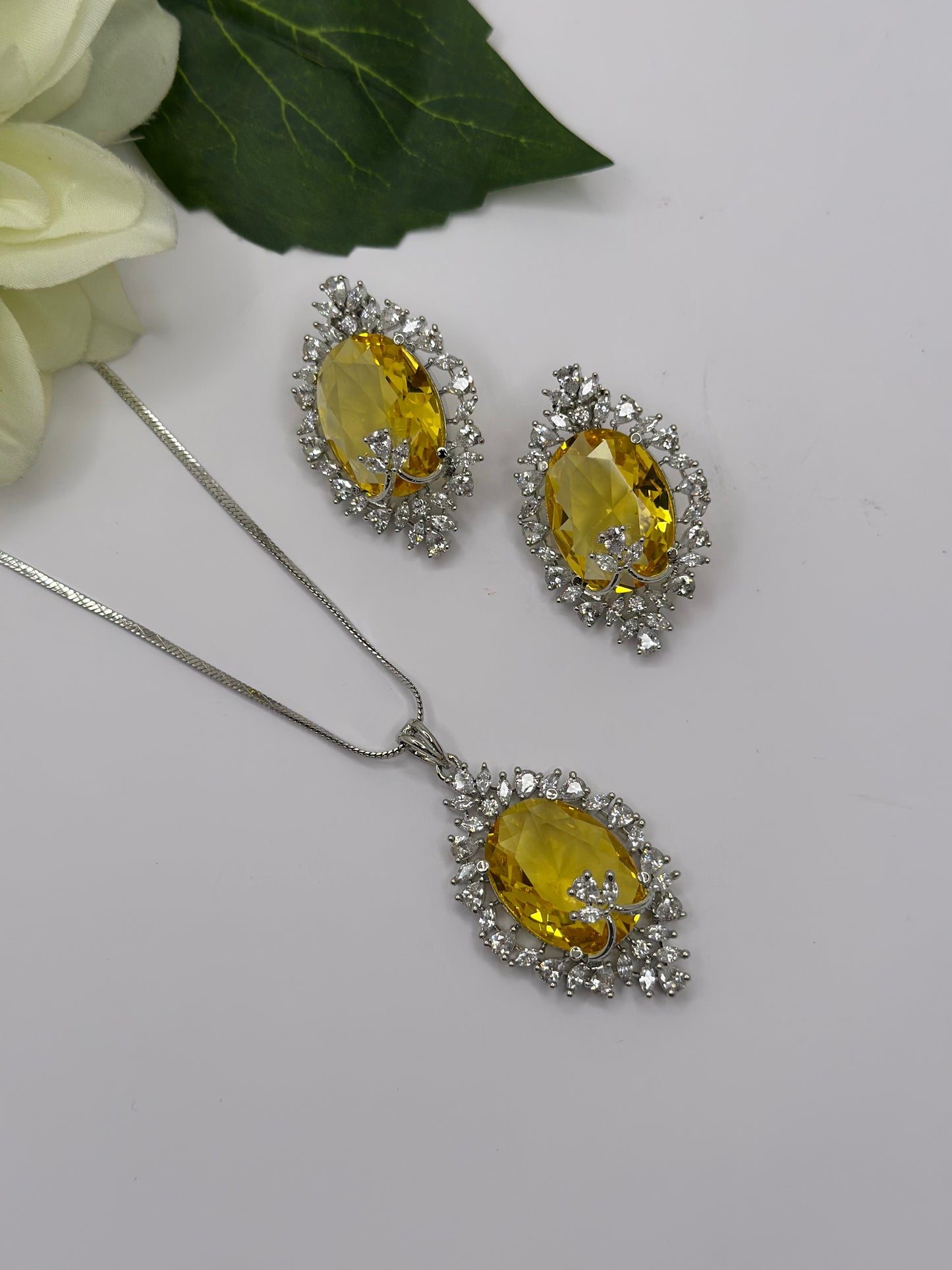 American diamond pendant set