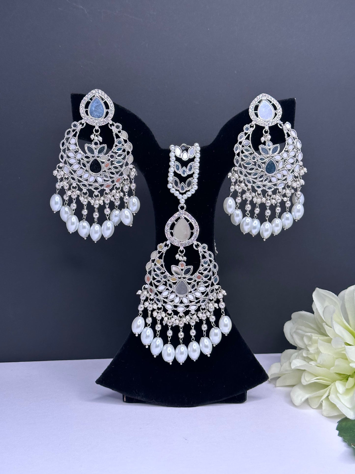 Mirror tikka set in silver white