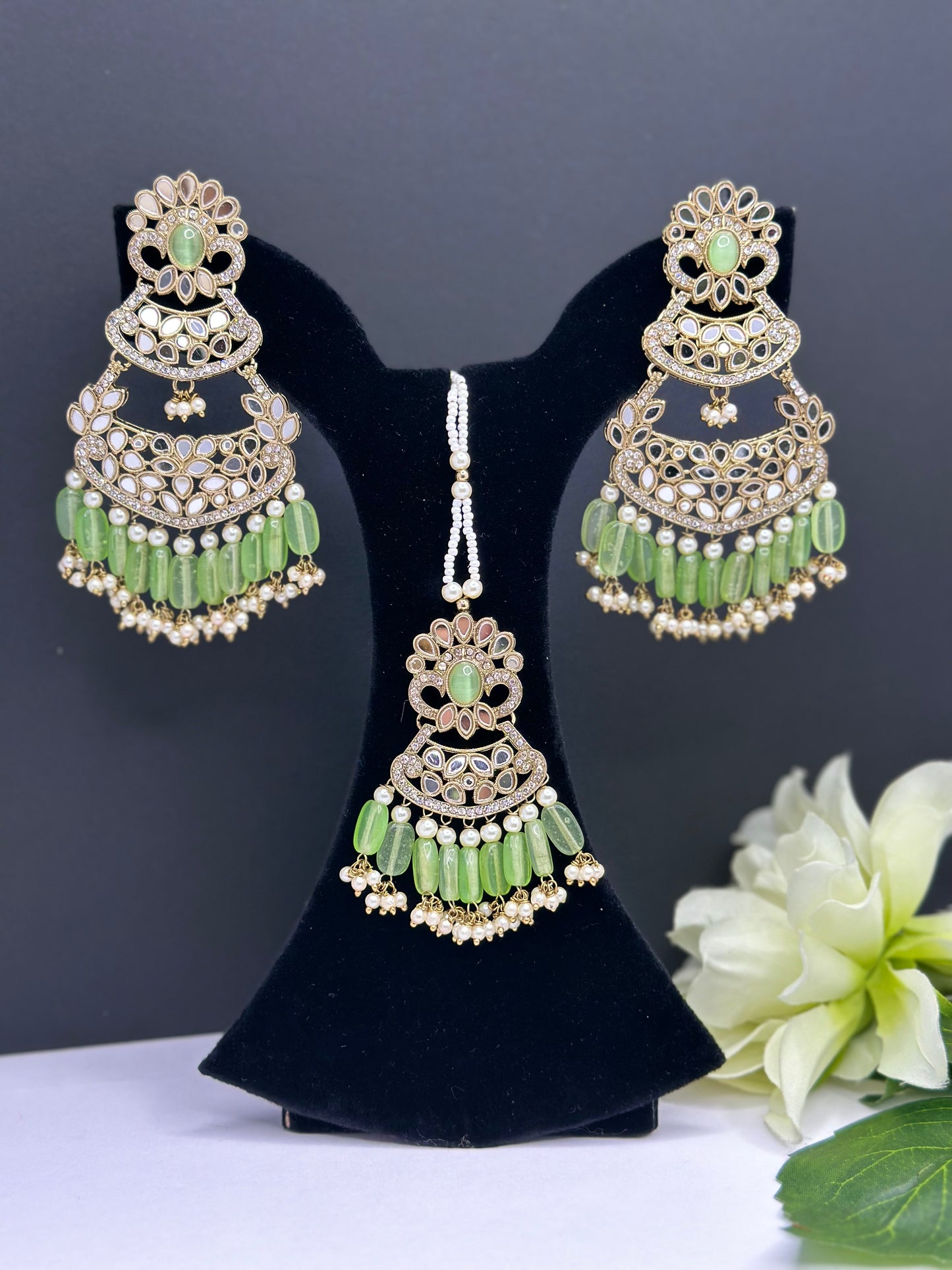 Tikka set in mirror
