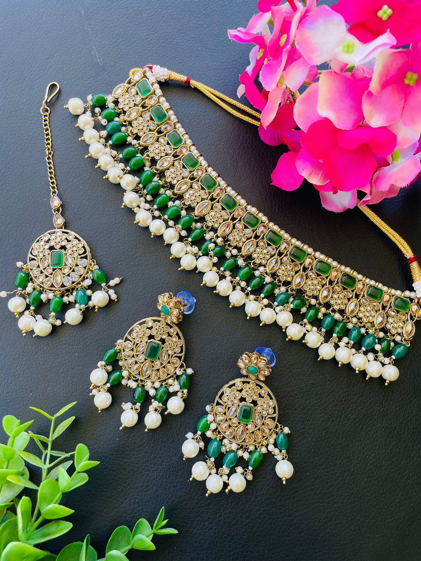 Choker set in green