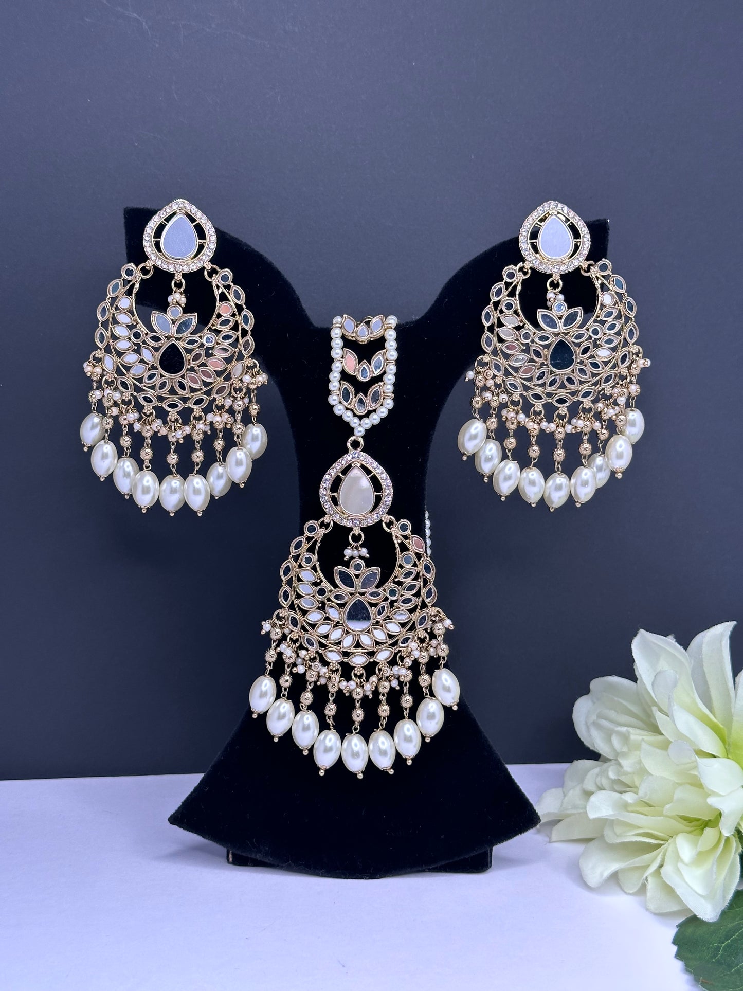 Mirror tikka set in white and golden