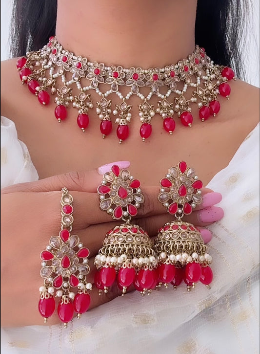 Necklace set in red colour