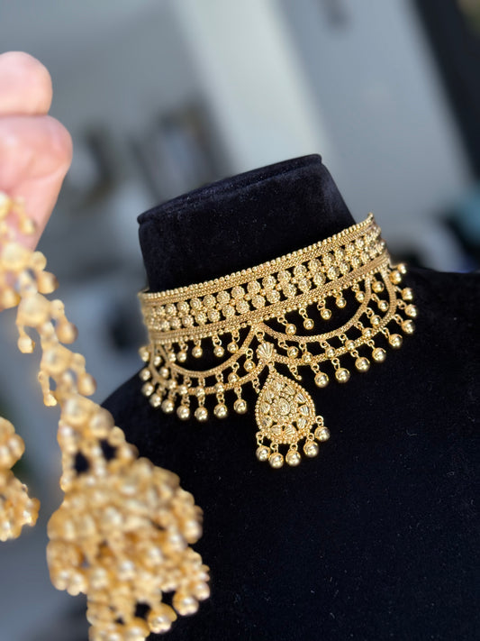 Gold look set