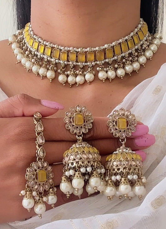 Beautiful necklace in yellow colour