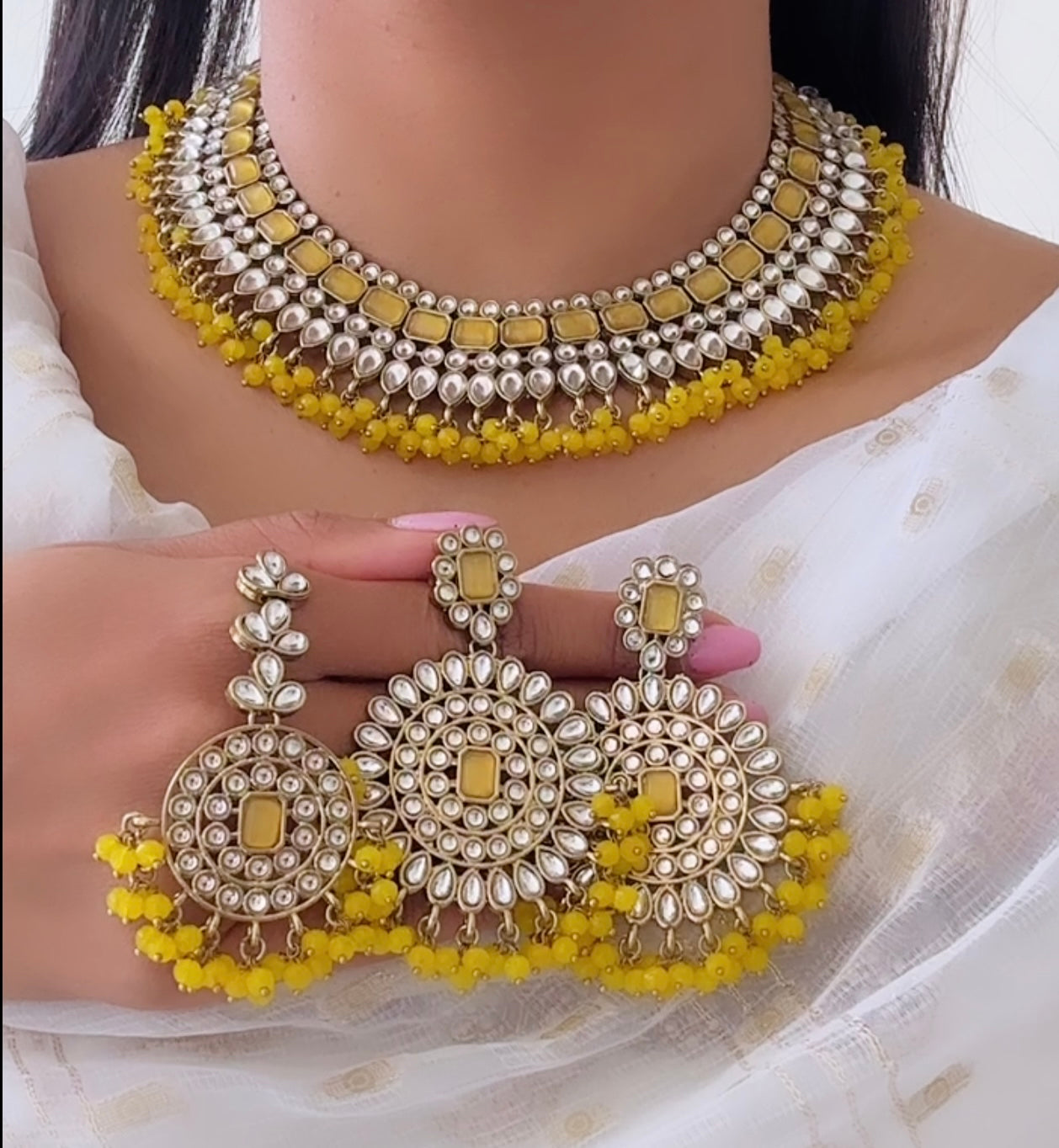 Kundan necklace in yellow colour