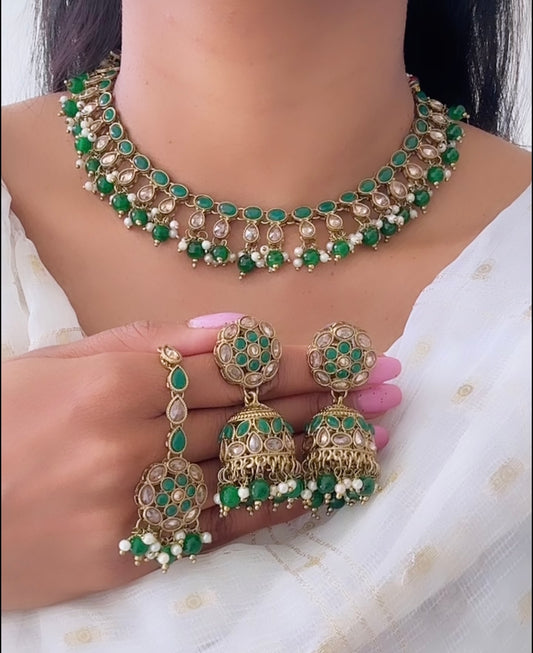Necklace set in green colour