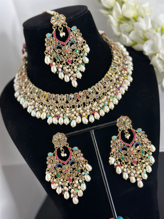 Saanvi neck set