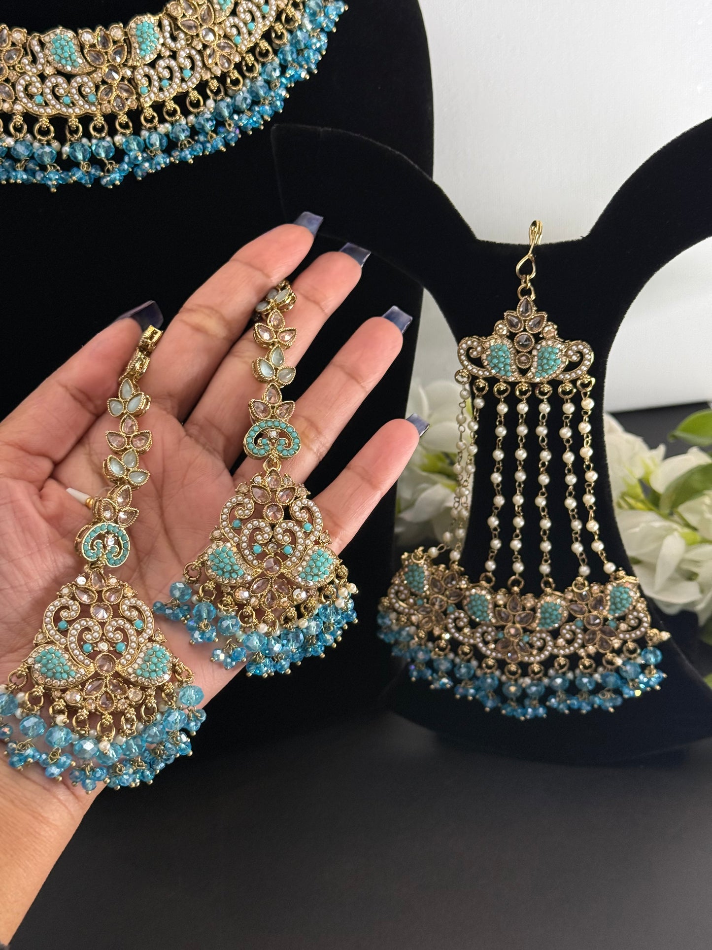 Saanvi necklace set