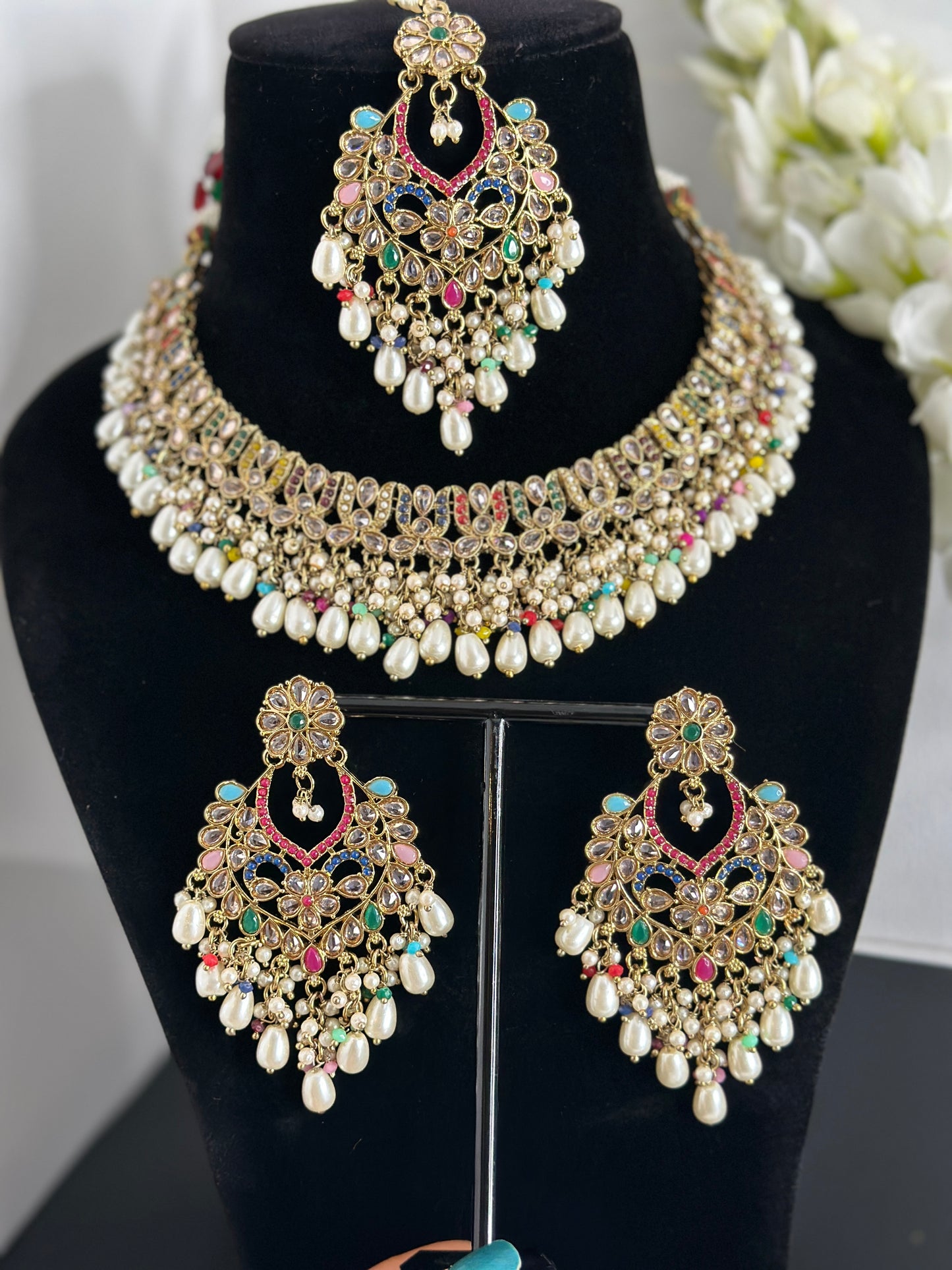 Saanvi neck set