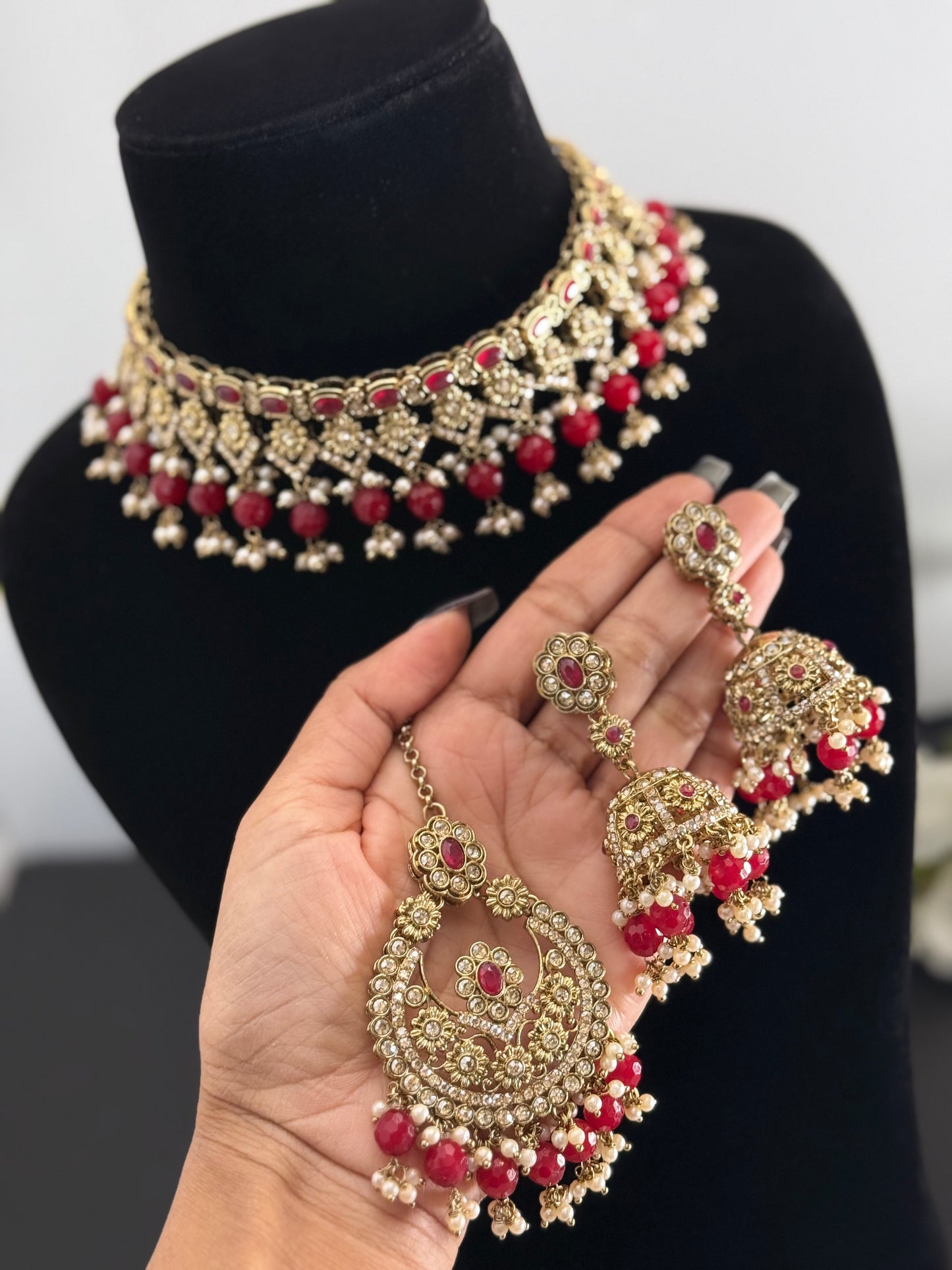 Choker set