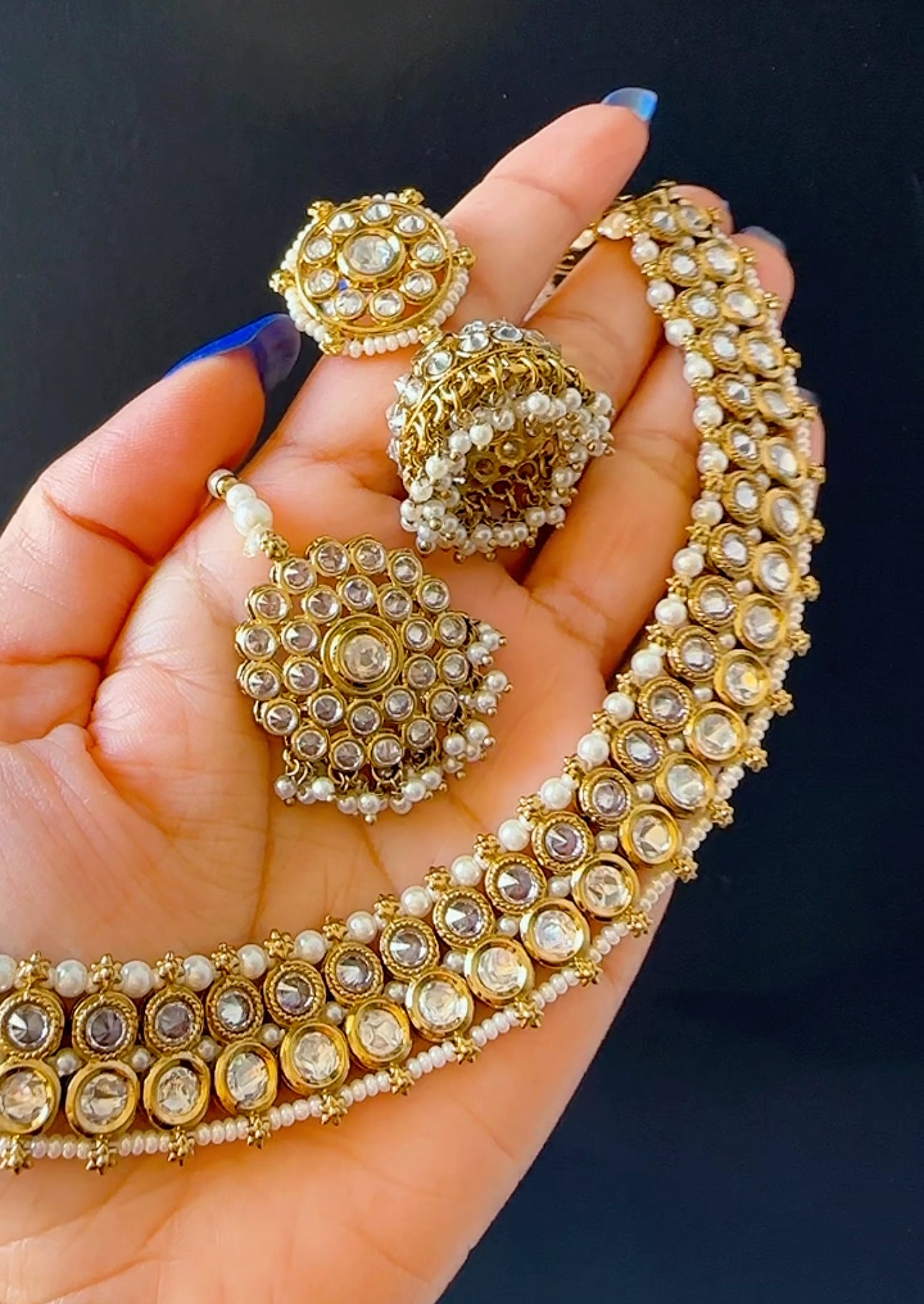 Kundan necklace with jhumki and tikka