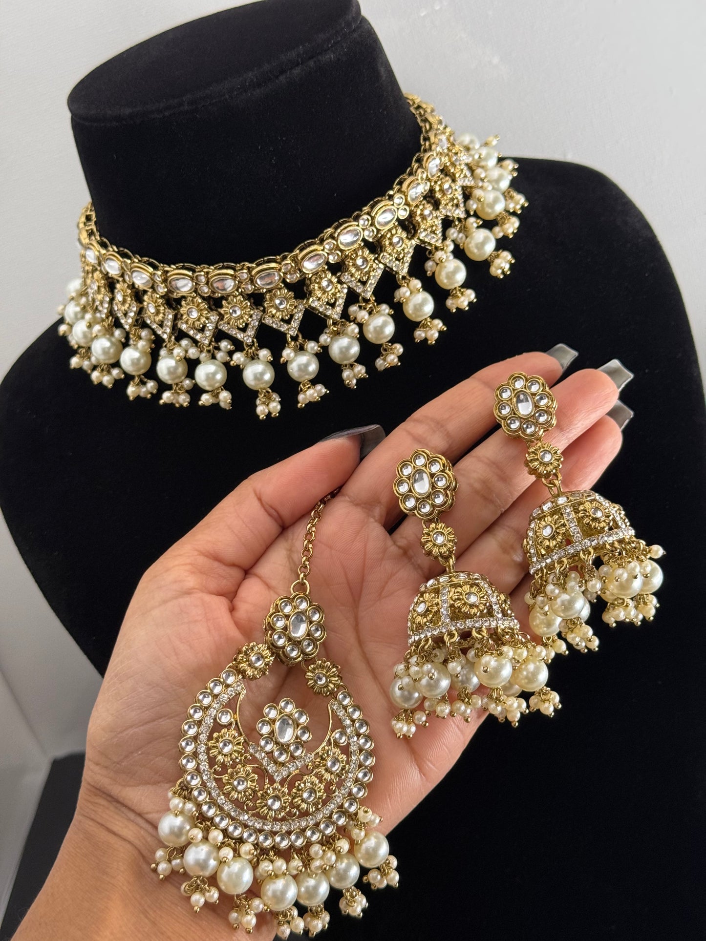 Choker set