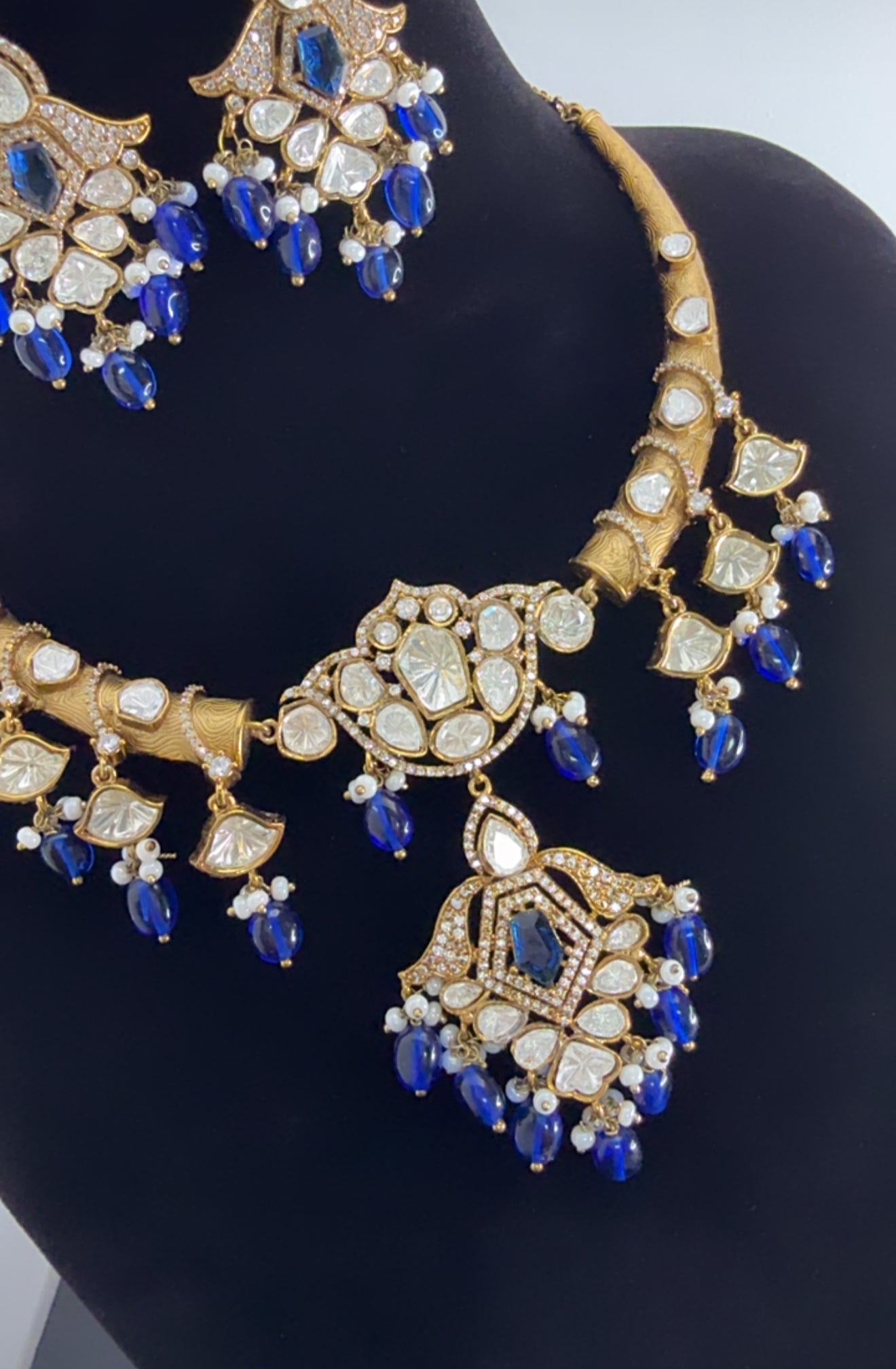 Premium necklace set