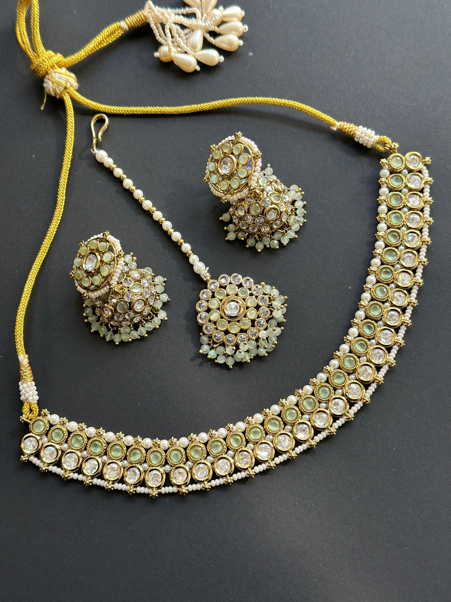 Kundan necklace with jhumki and tikka