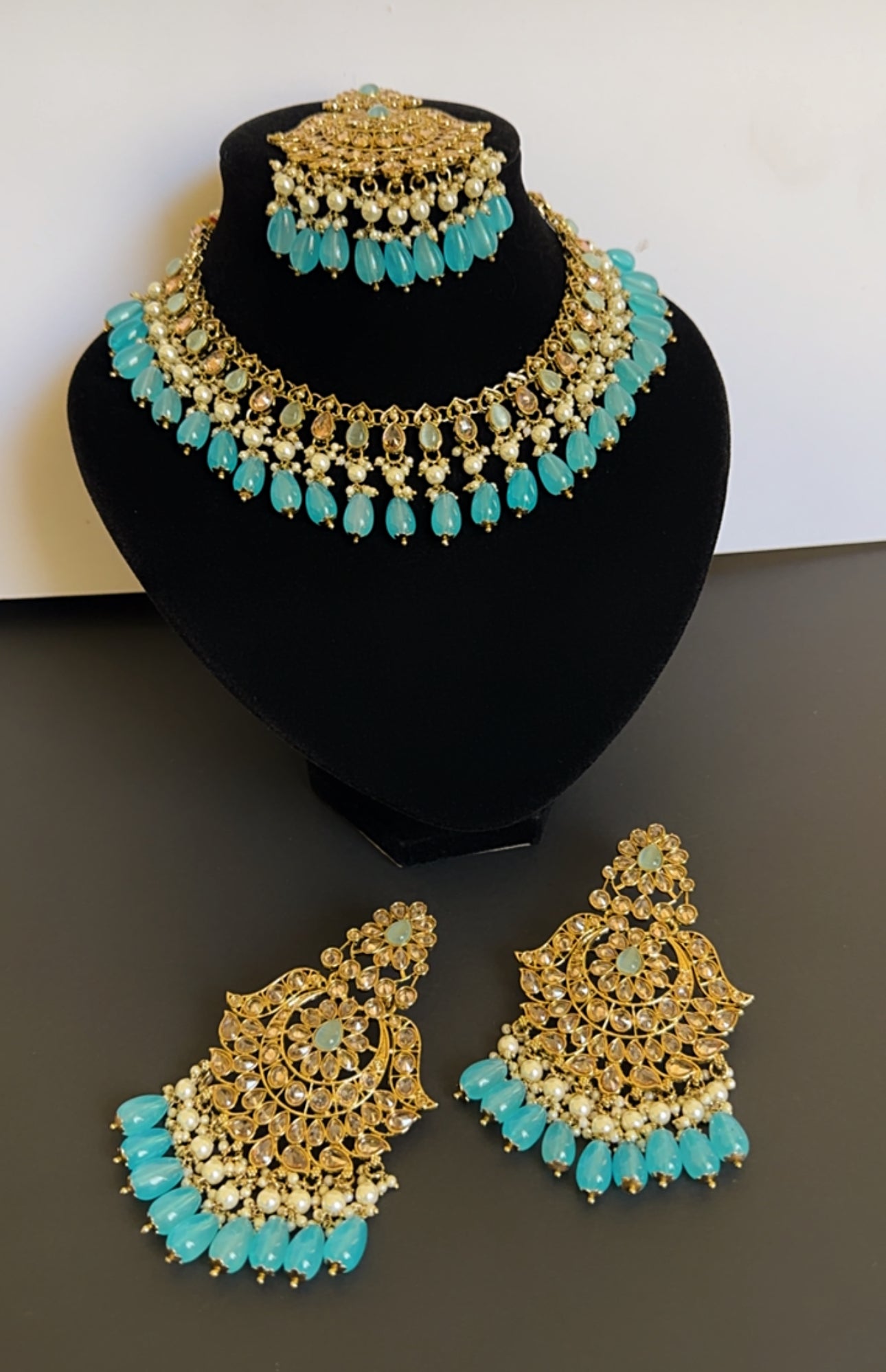 Necklace set light blue