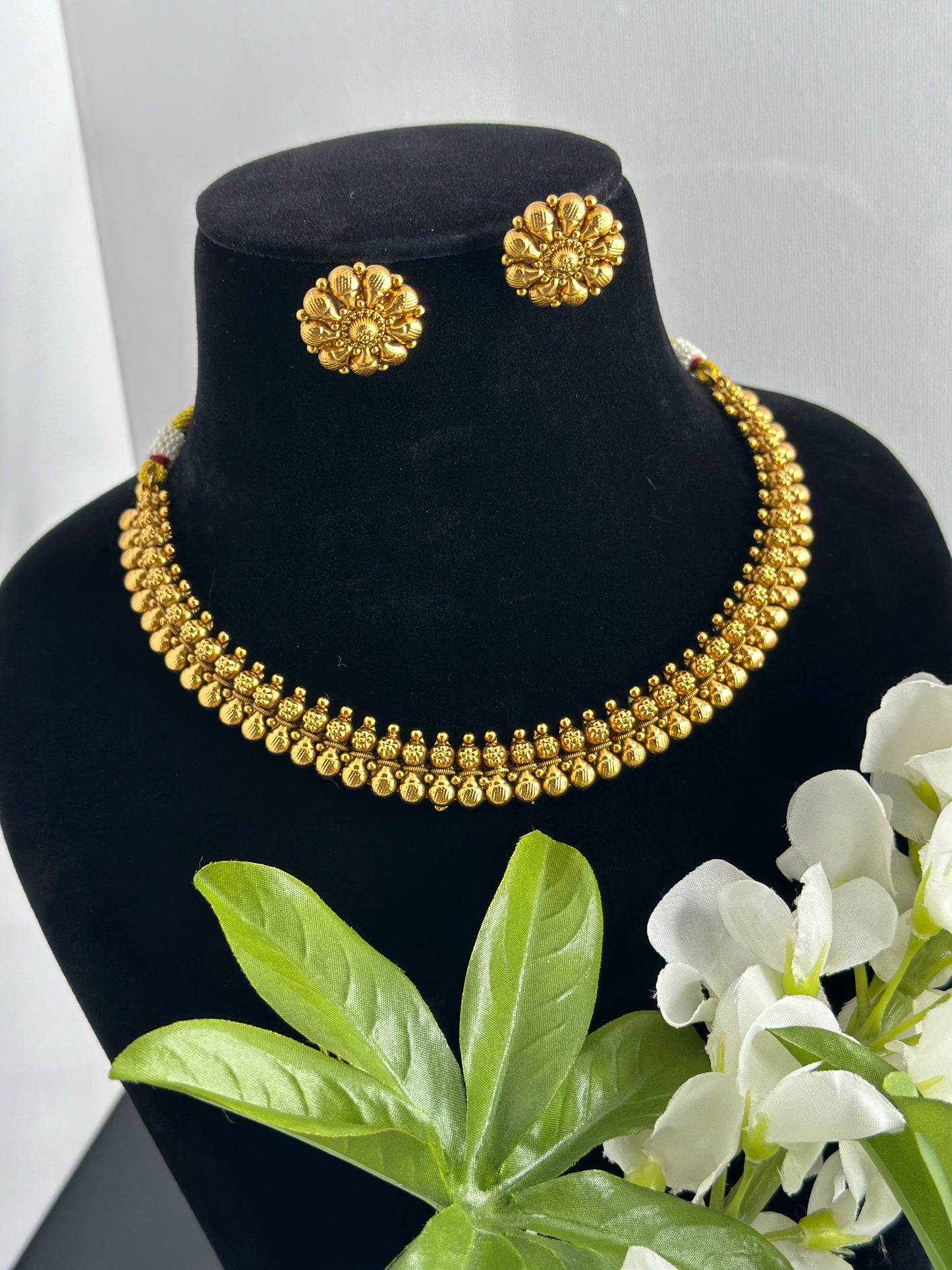 Gold look necklace set