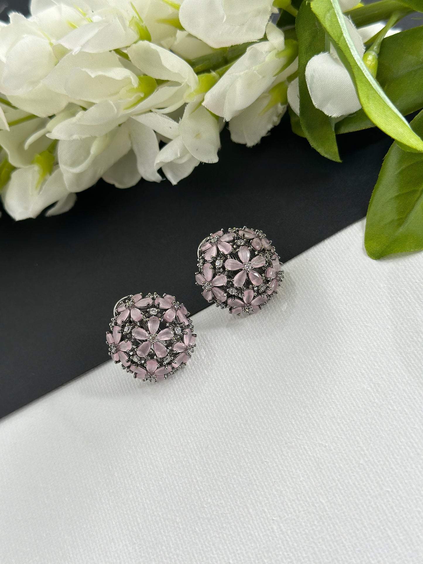 Saanvi studs
