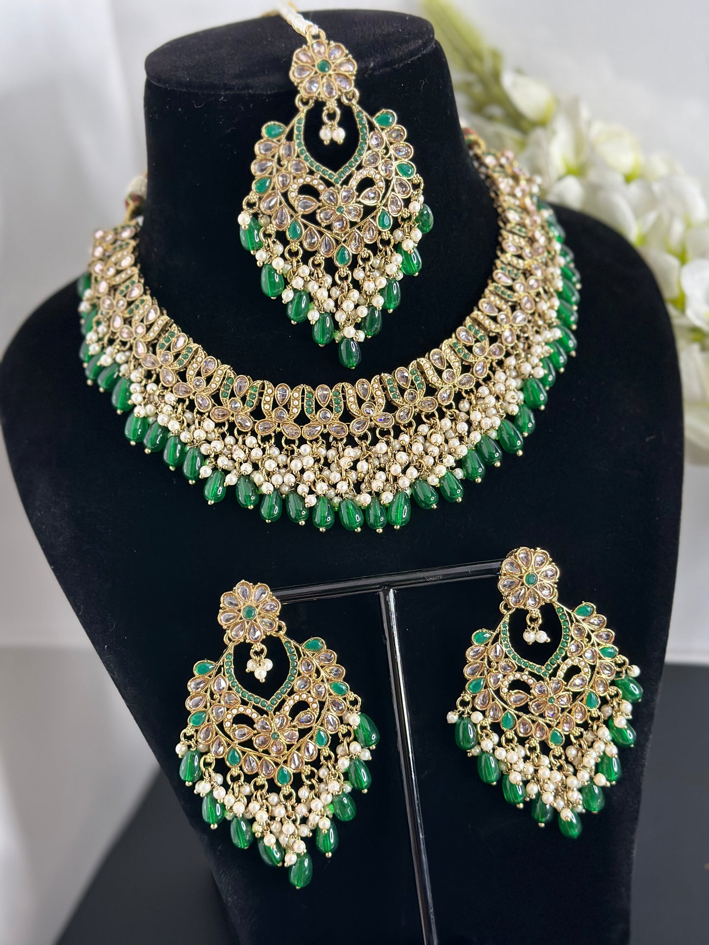 Saanvi necklace set