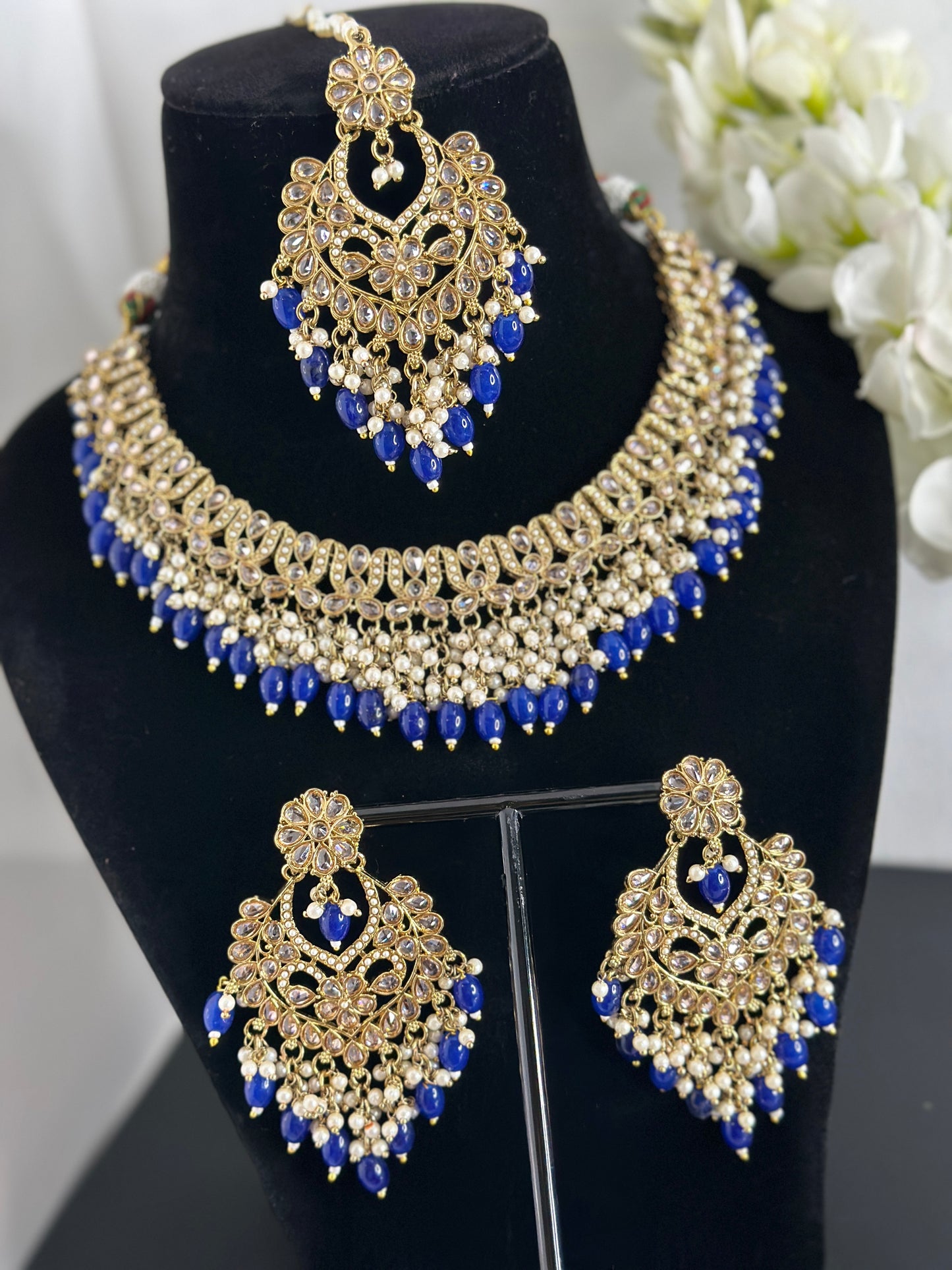 Saanvi neck set