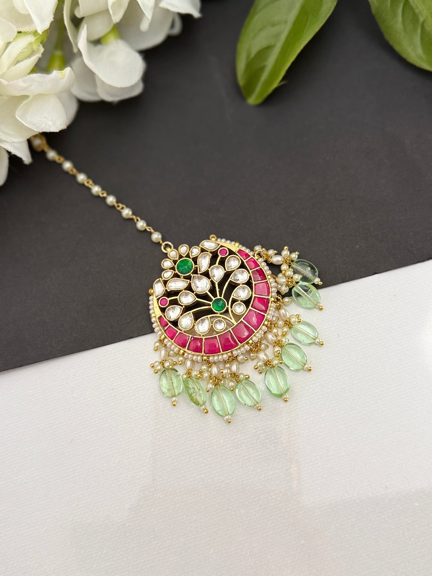 Tikka in Pachi kundan