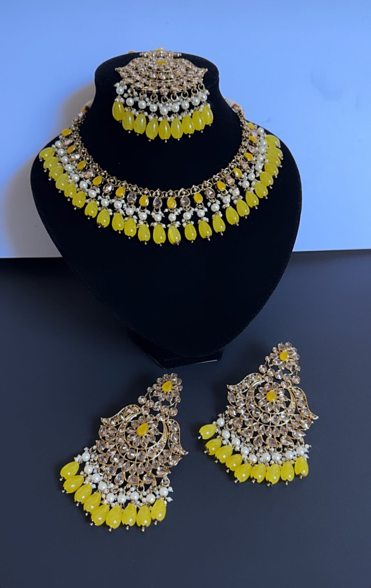 Necklace set yellow